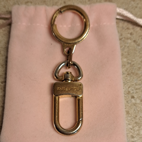 Louis Vuitton Metal Ring Keychain - Picture 1 of 5